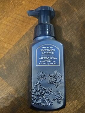 Bath & Body Works White Birch & Vetiver Foaming Hand Soap - Blue